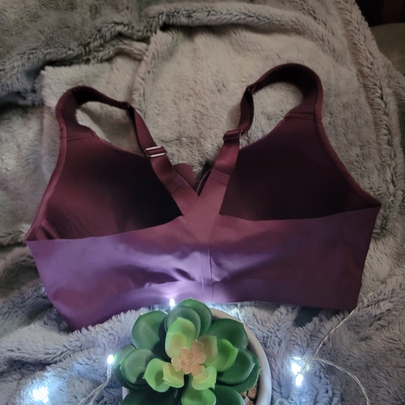 34 DD victoria secrets sports bra - Picture 2 of 3